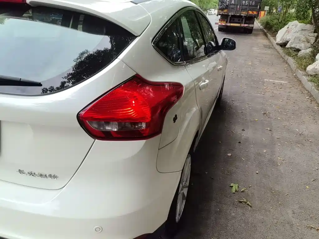 Ford Focus — миниатюра 8