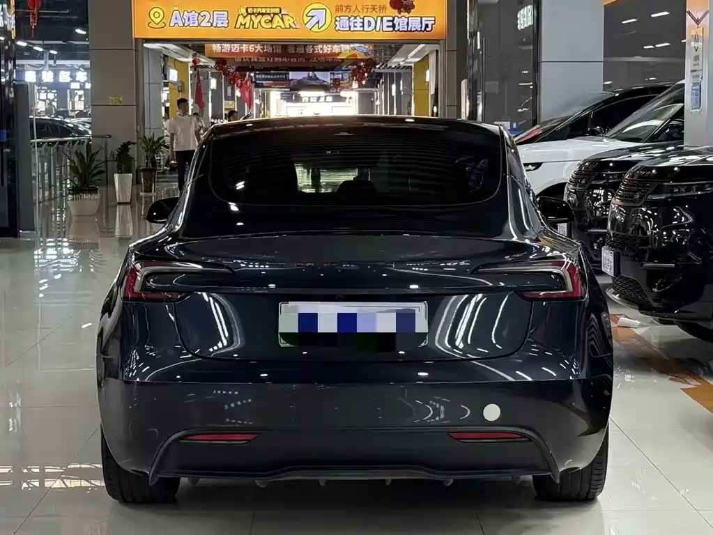 Tesla Model 3 — миниатюра 9