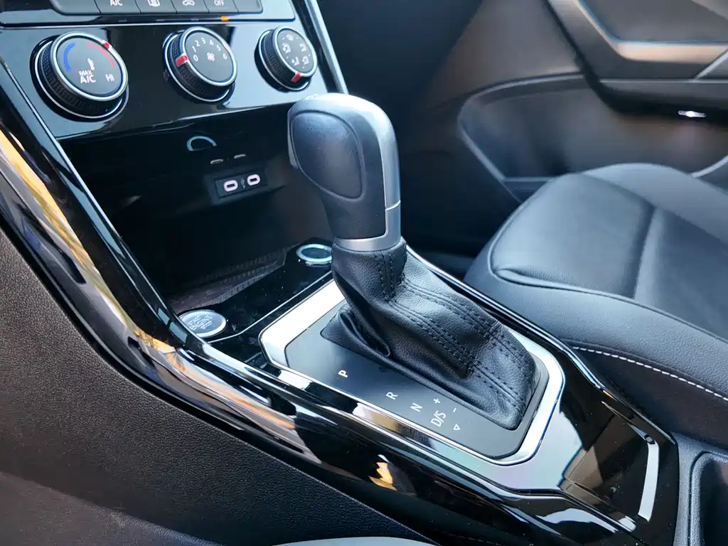 VOLKSWAGEN T ROC EXPLORING SONGS