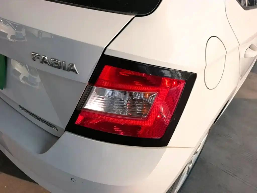 Skoda Fabia — миниатюра 8