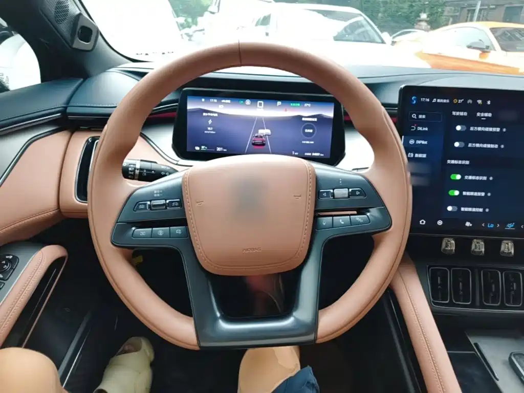 BYD L EV — миниатюра 11