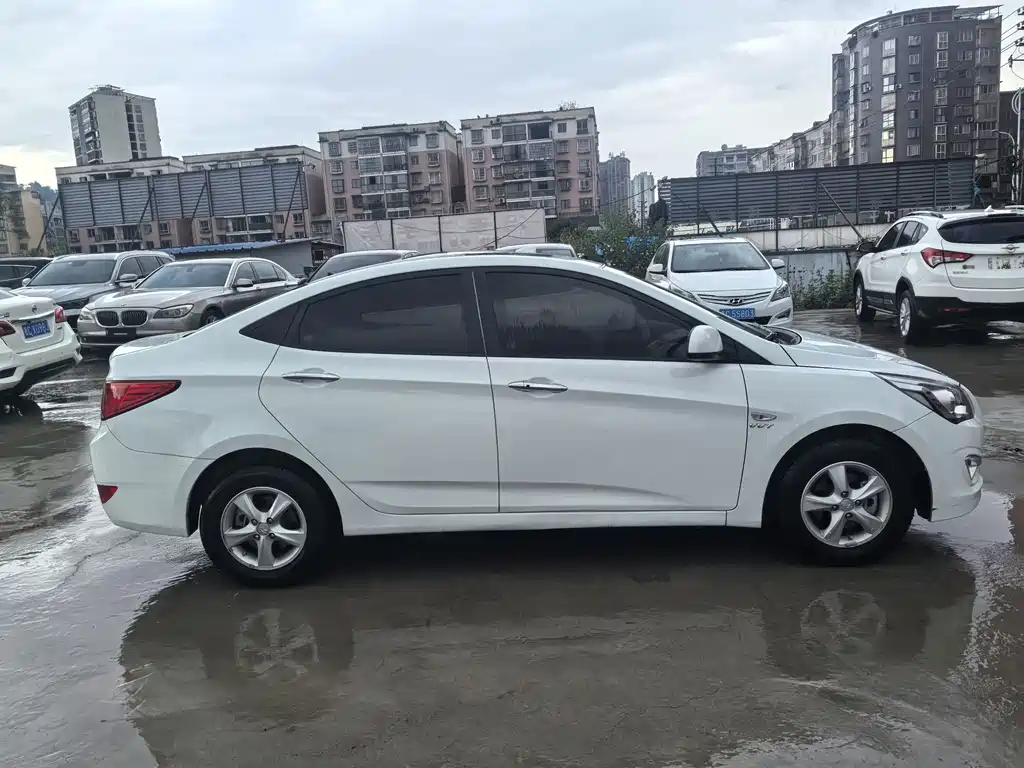 Hyundai Verna — миниатюра 4