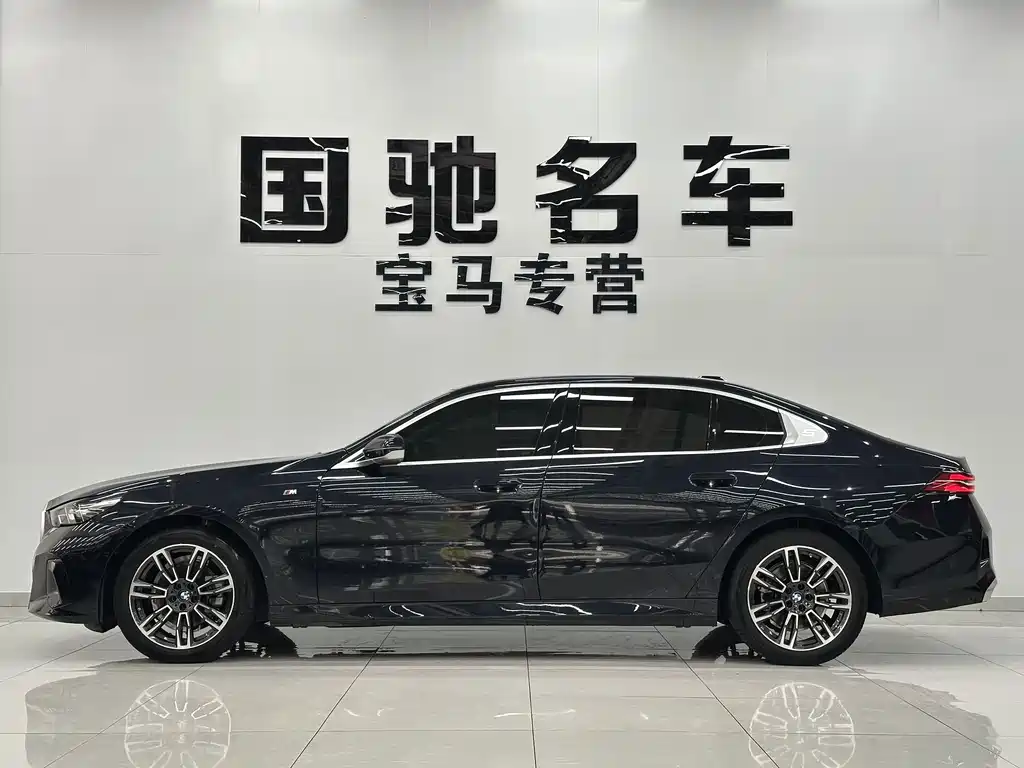 BMW 5 Series — миниатюра 5