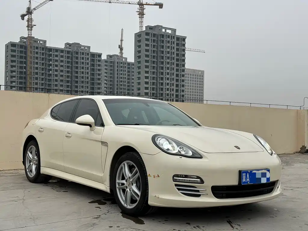 Porsche Panamera 2013 Panamera 4 Platinum Edition 3.6L