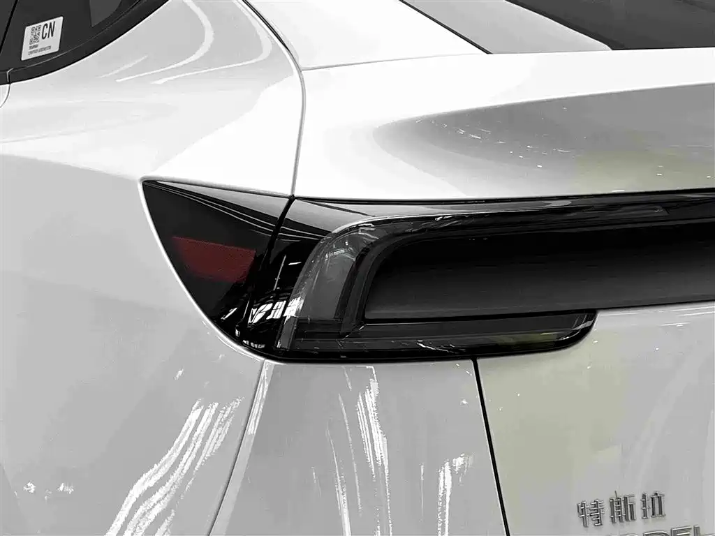 Tesla Model Y — миниатюра 14