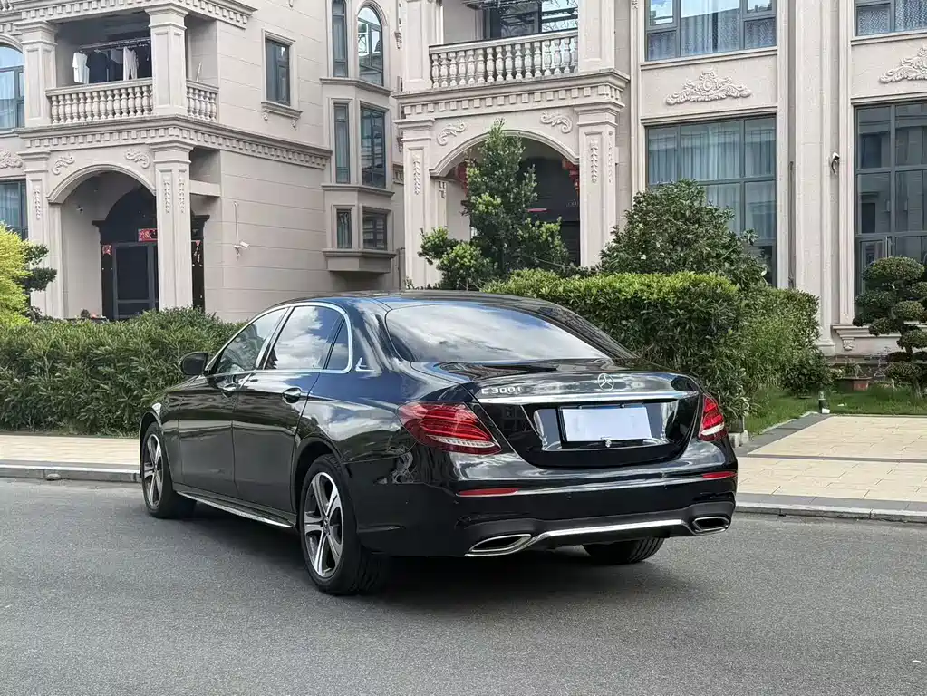 Mercedes-Benz E-Class — миниатюра 4