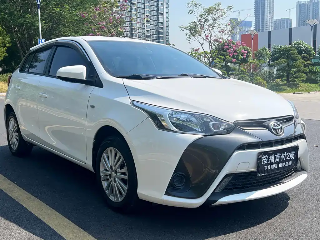 Toyota Yaris L — миниатюра 2