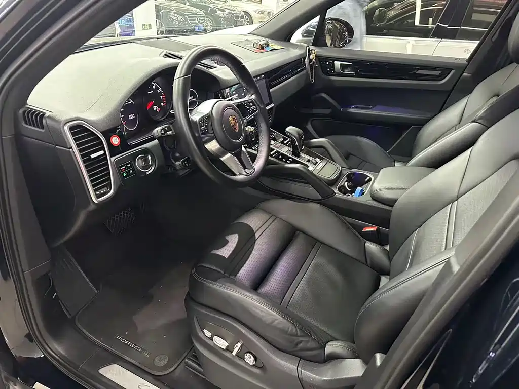 Porsche Cayenne — миниатюра 11
