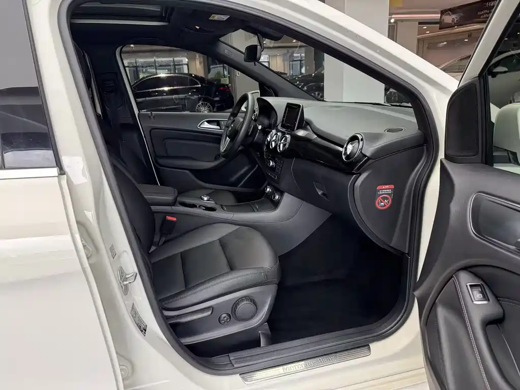 Mercedes-Benz B-Class — миниатюра 13