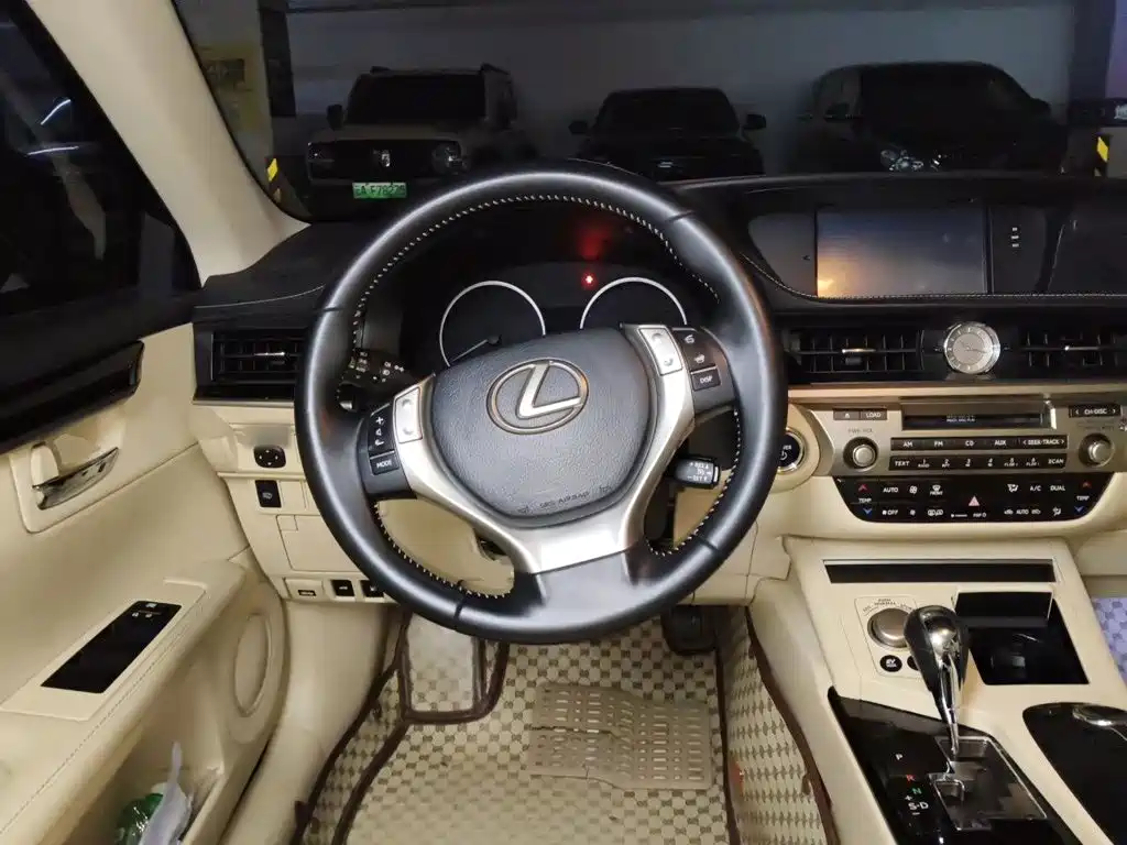 Lexus ES — миниатюра 11