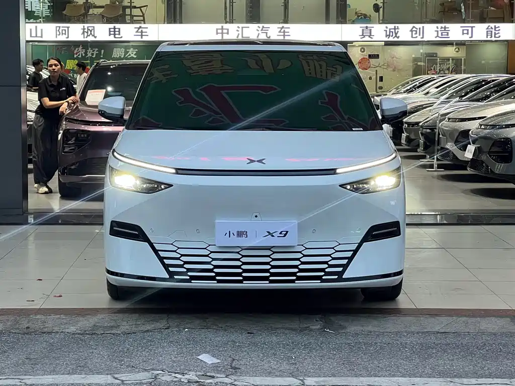 XPeng X9 — миниатюра 2