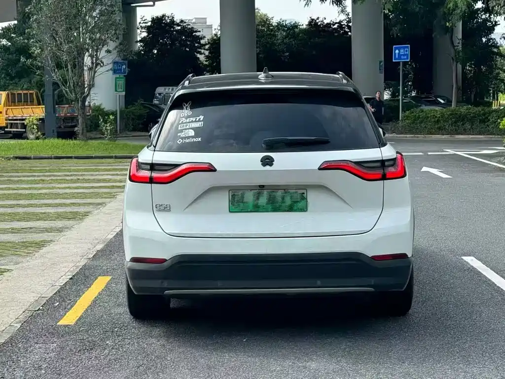 NIO ES8