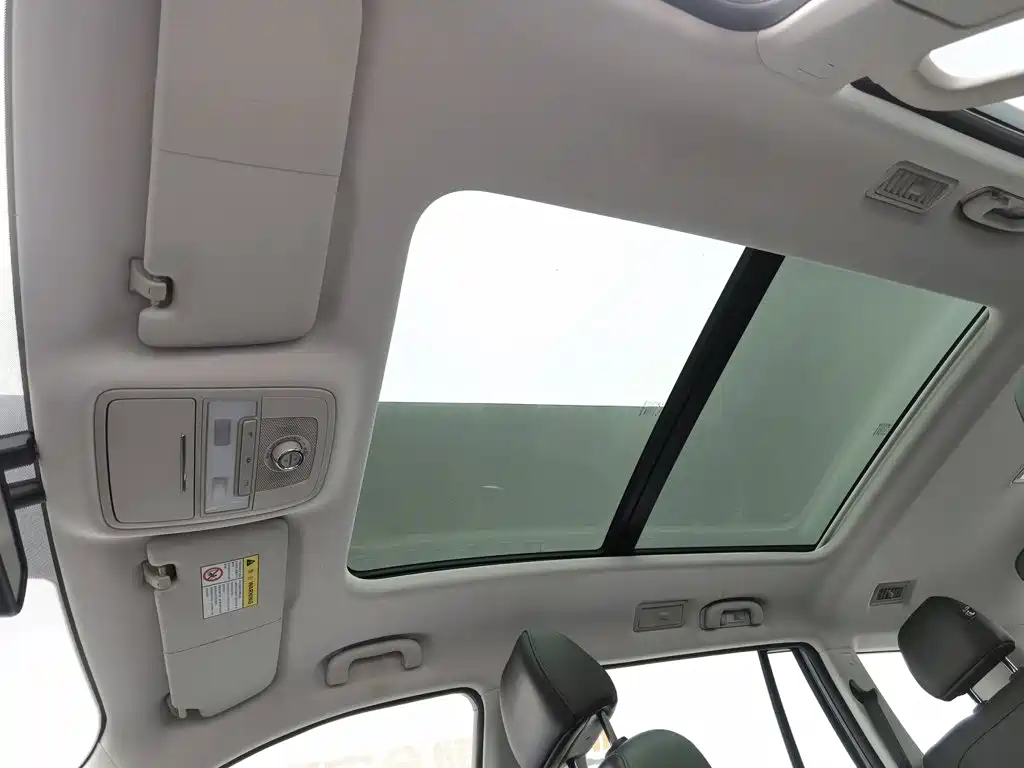 Roewe RX8 — миниатюра 14