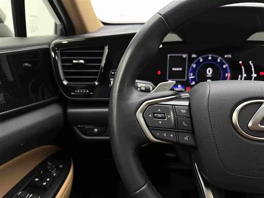 Lexus NX — миниатюра 24