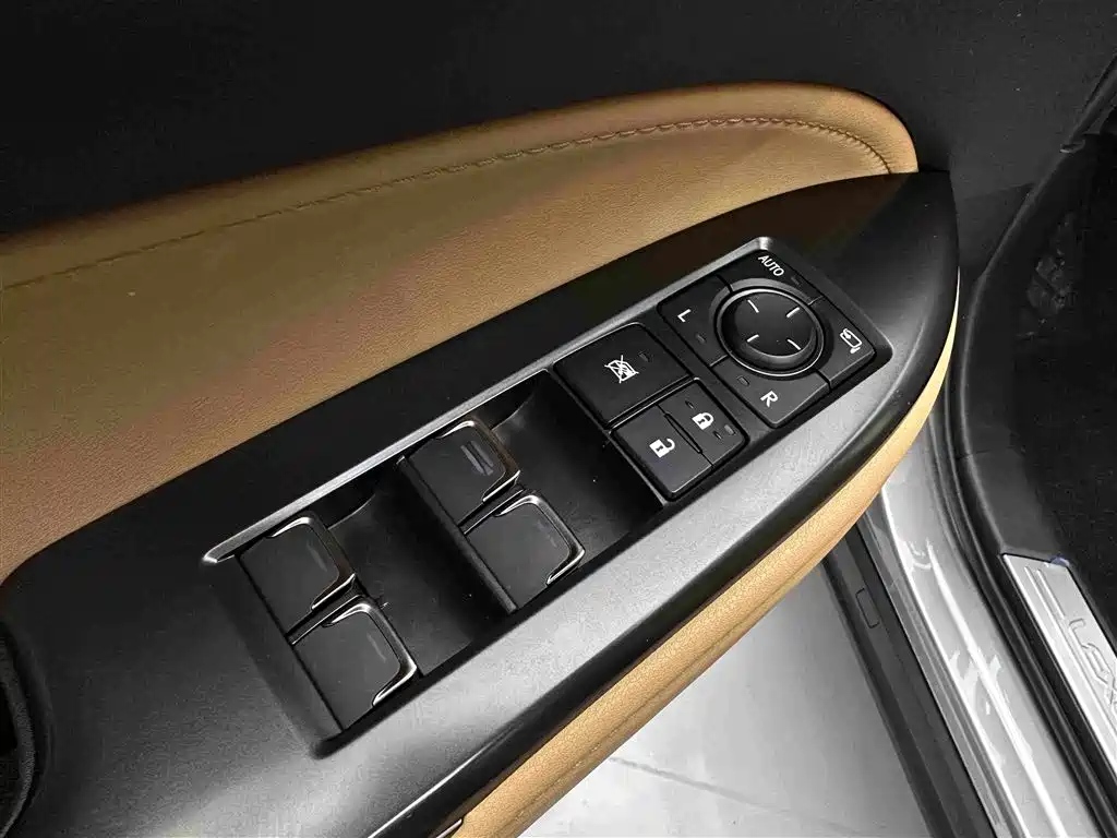 Lexus NX — миниатюра 26