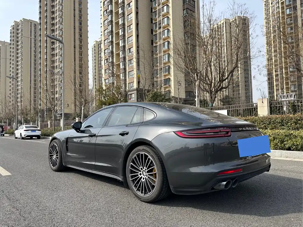 PORSCHE PANAMERA