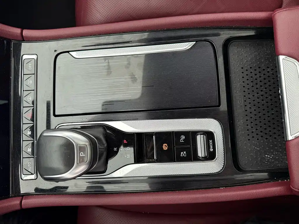 Hongqi Hongqi H5 — миниатюра 7