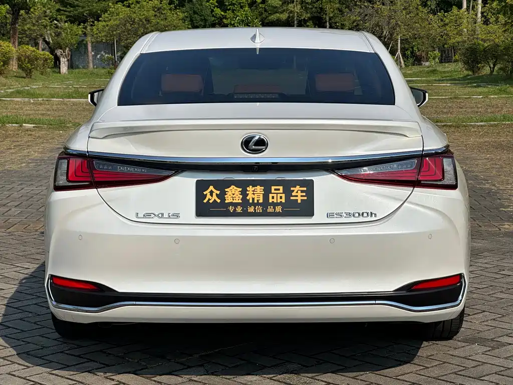 Lexus ES — миниатюра 13