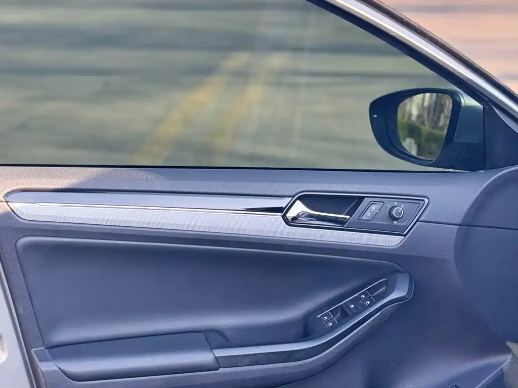 Volkswagen Sagitar 2018 1.6L AT Comfort