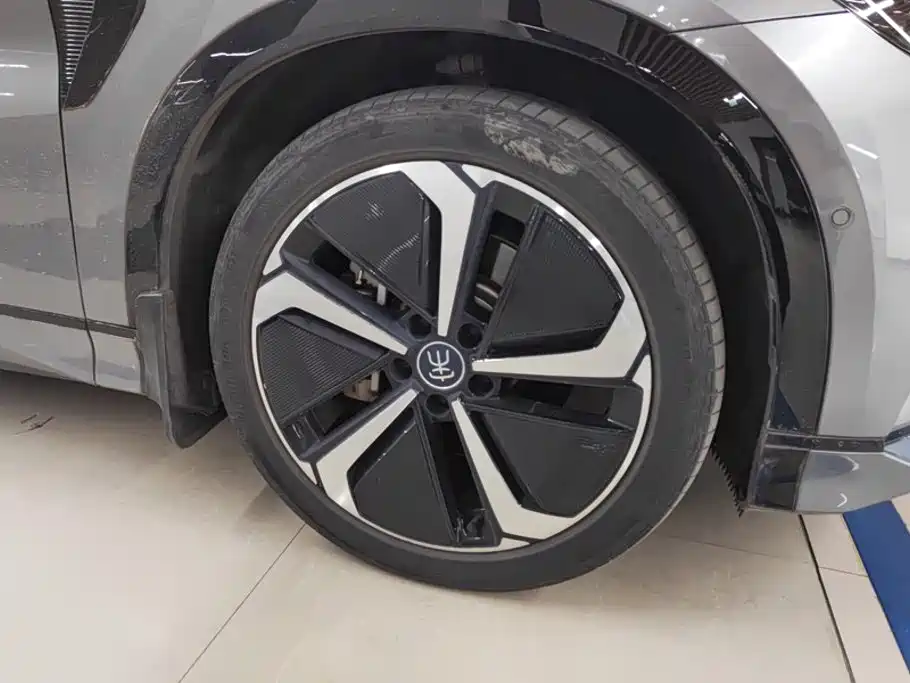 BYD L EV — миниатюра 6