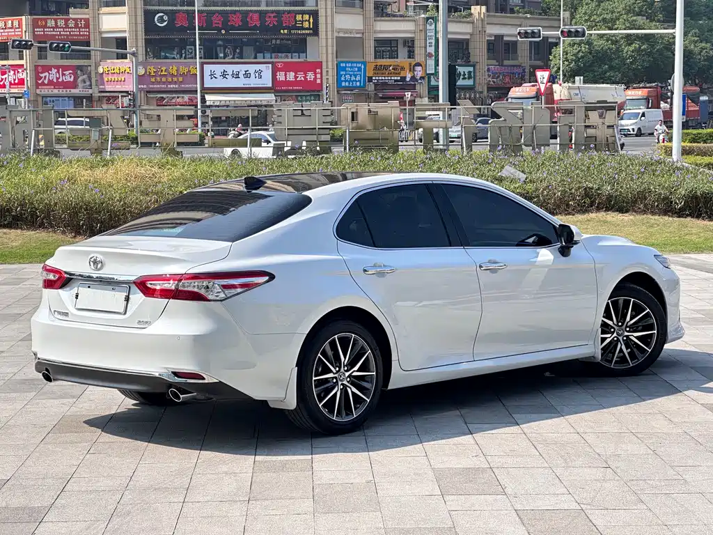 Toyota Camry — миниатюра 5