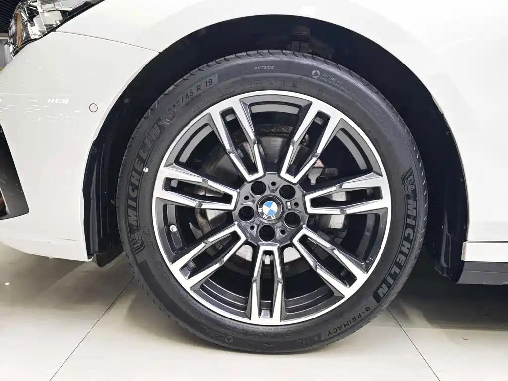 BMW 5 Series — миниатюра 18