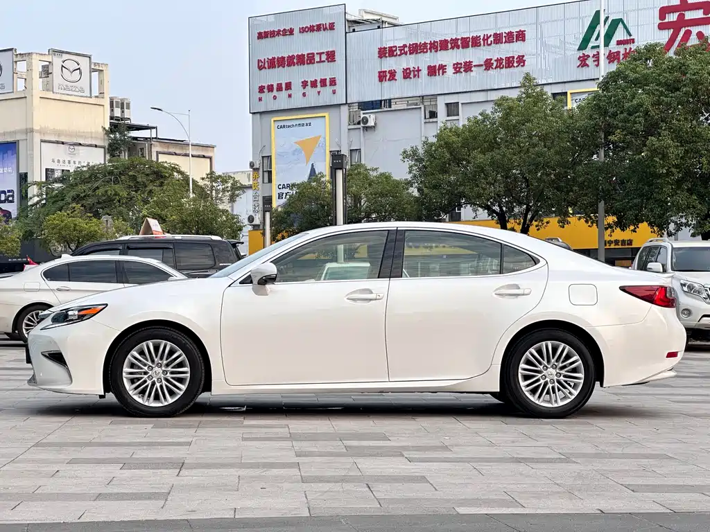 Lexus ES — миниатюра 6