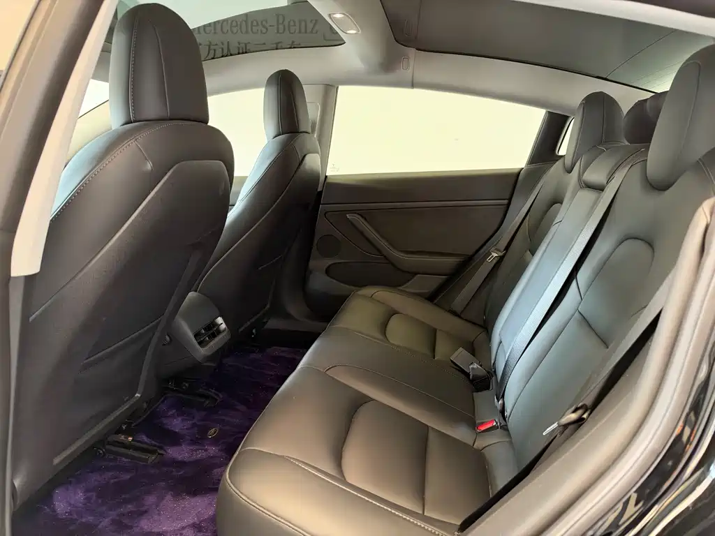 Tesla Model 3 — миниатюра 10