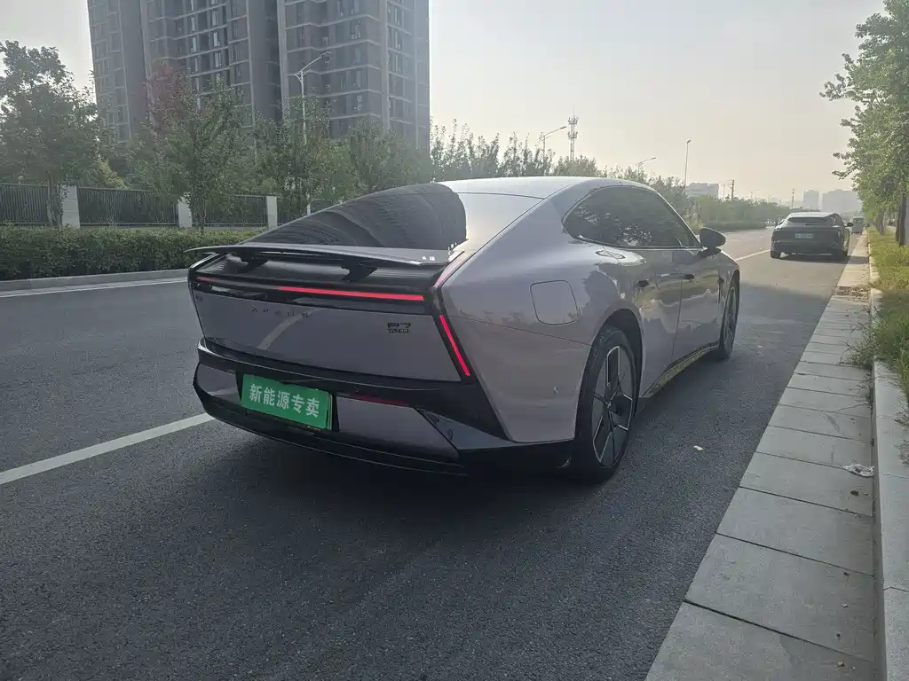 XPeng P7 — миниатюра 9