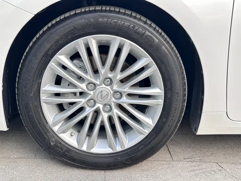 Lexus ES — миниатюра 19