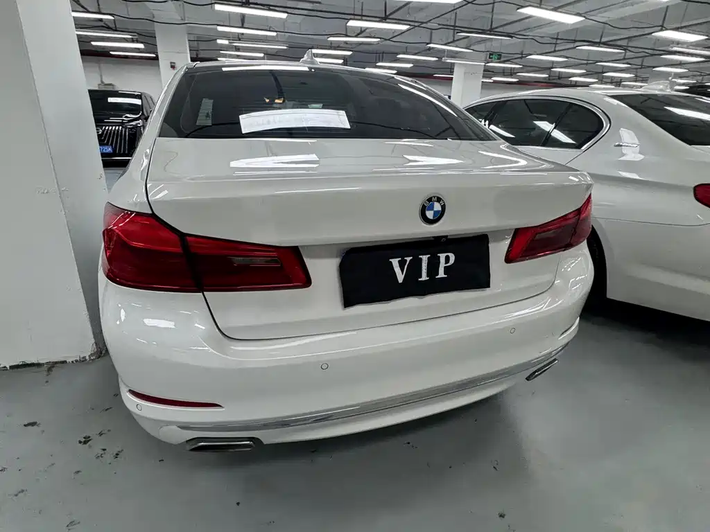 BMW 5 Series — миниатюра 17