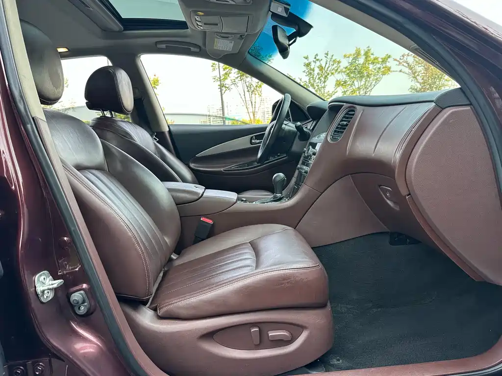 Infiniti QX50 — миниатюра 11