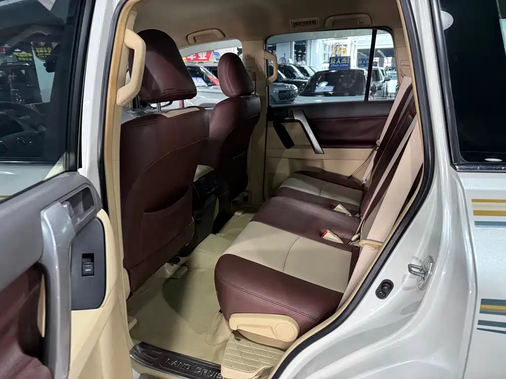 Toyota Land Cruiser Prado 2015 2.7L AT