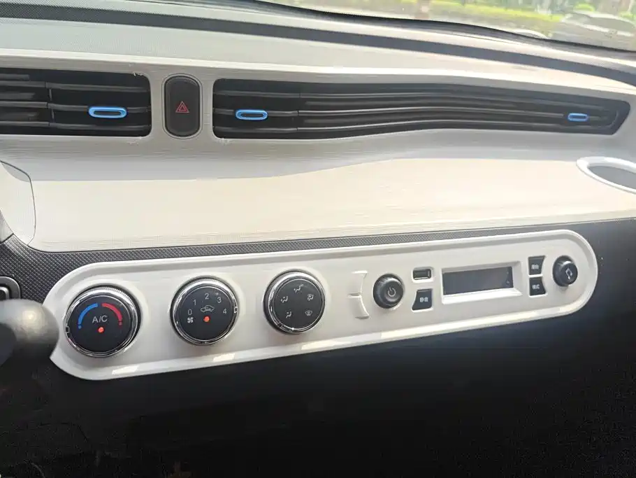 Wuling MINIEV — миниатюра 13