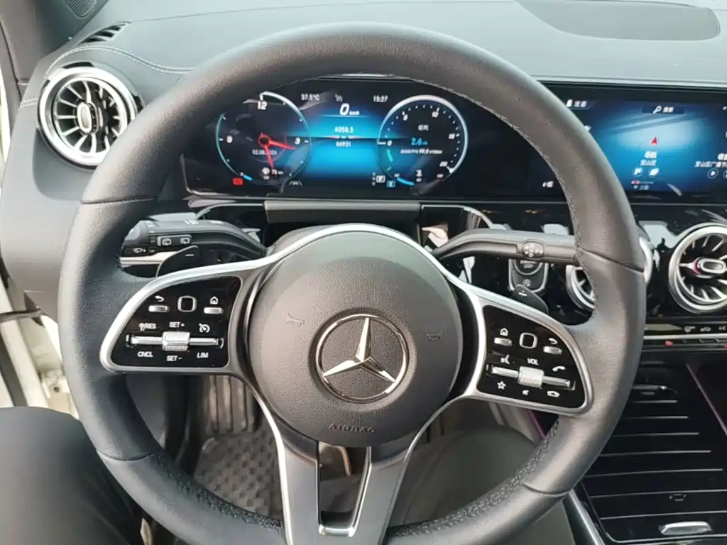 Mercedes-Benz GLA — миниатюра 11