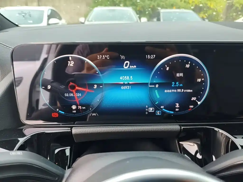 Mercedes-Benz GLA — миниатюра 12