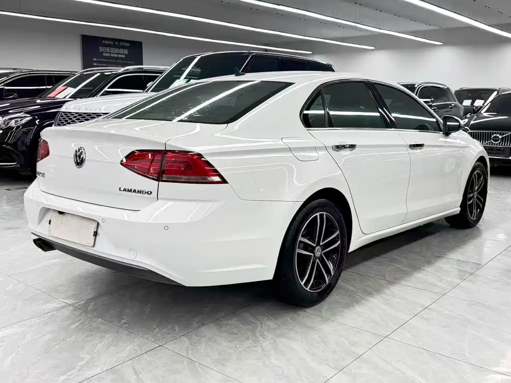 Volkswagen Lamando 2017 230TSI DSG