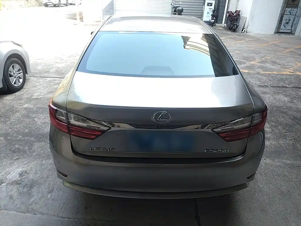 Lexus ES — миниатюра 6