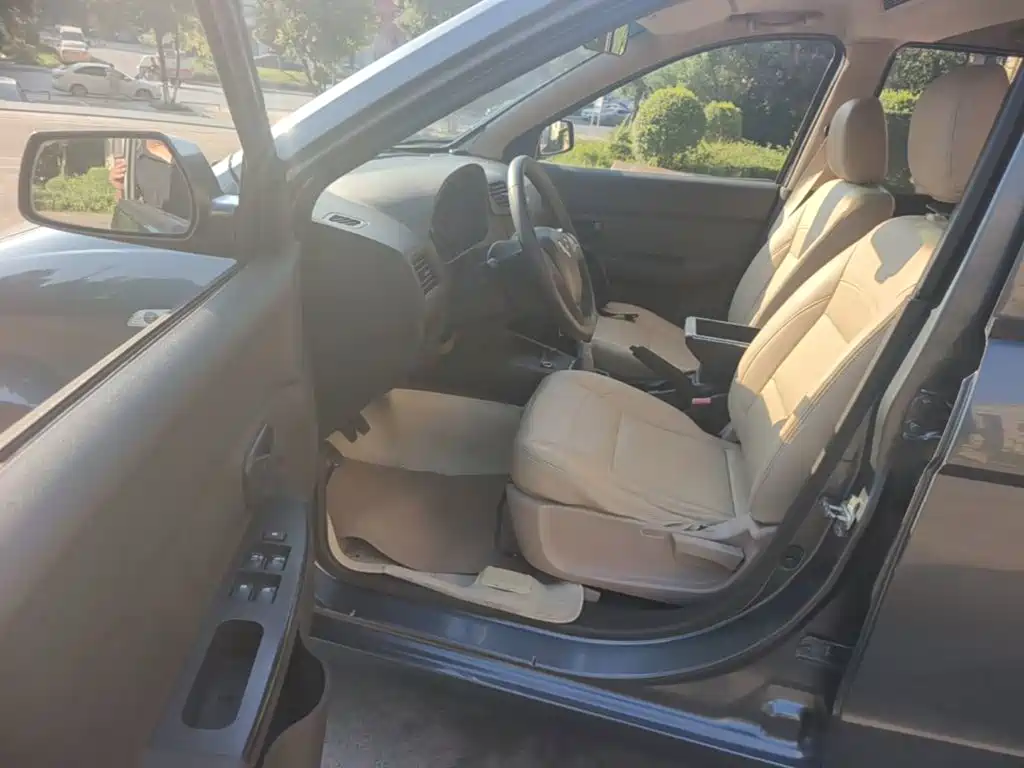 Wuling Hongguang — миниатюра 16