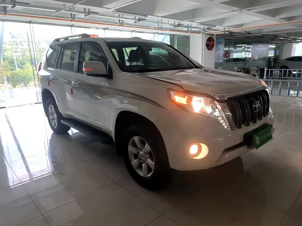 Toyota Land Cruiser Prado 2015 2.7L AT Luxury