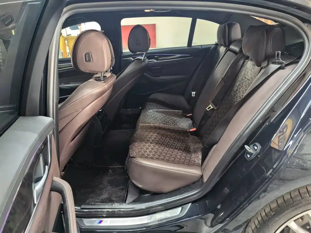 BMW 5 Series — миниатюра 17