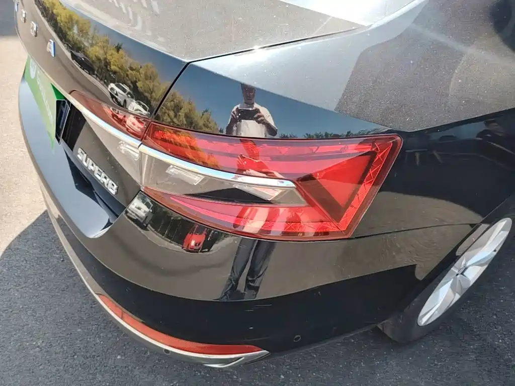 Skoda Superb — миниатюра 8