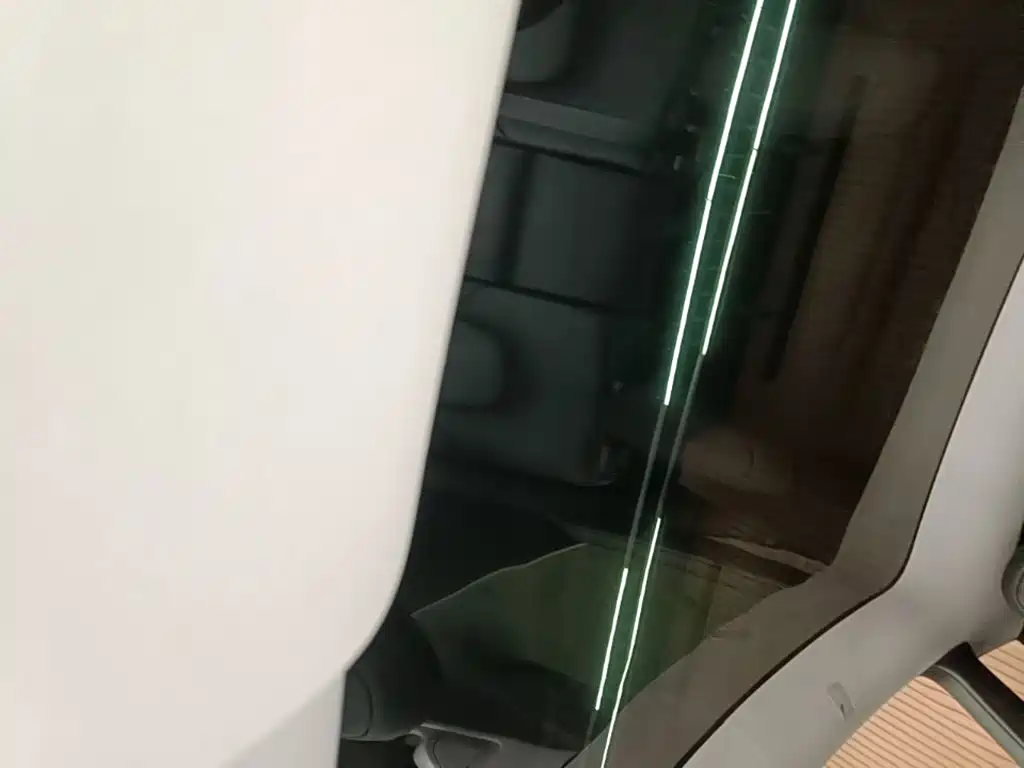 Tesla Model Y — миниатюра 18