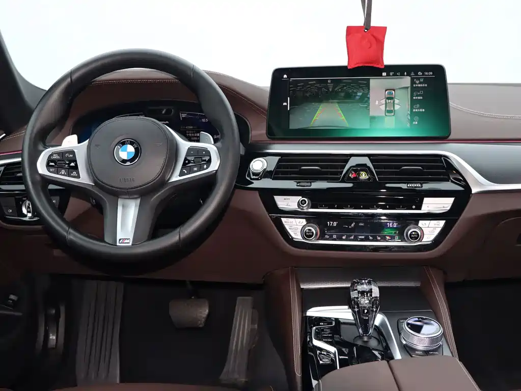 BMW 5 Series — миниатюра 8