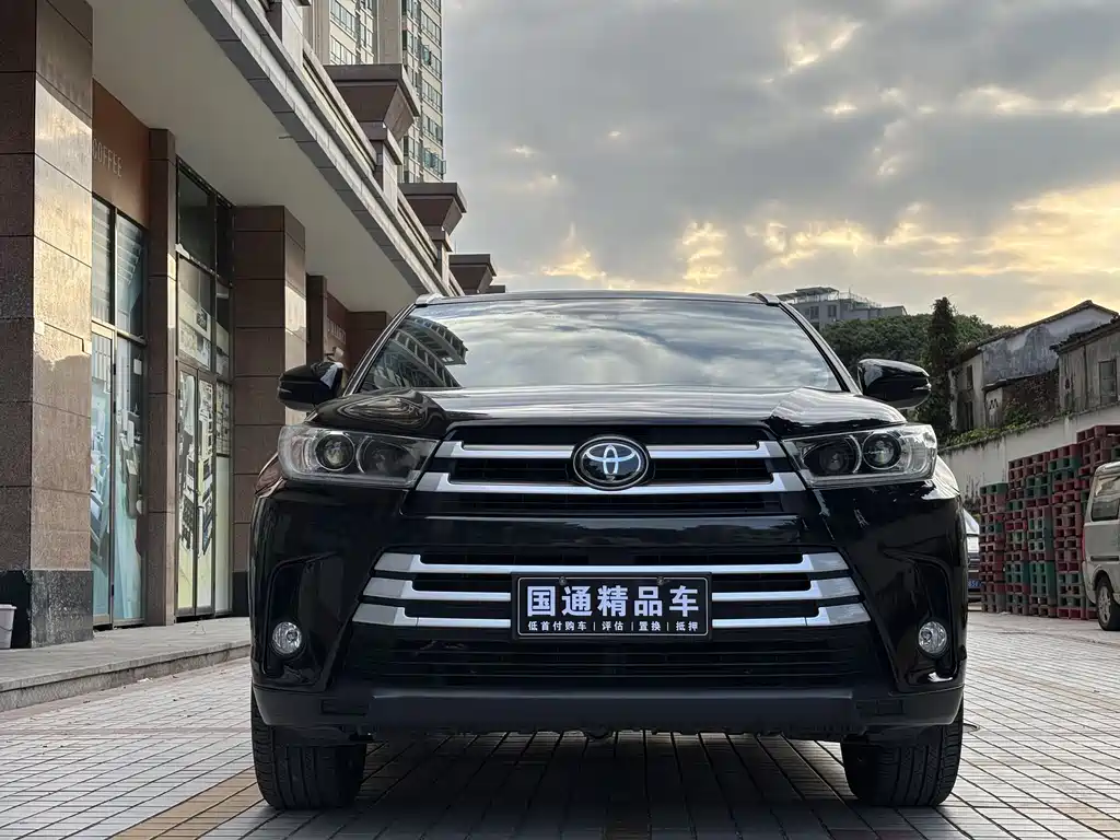 TOYOTA HIGHLANDER