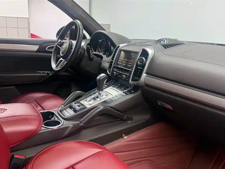 Porsche Cayenne — миниатюра 10