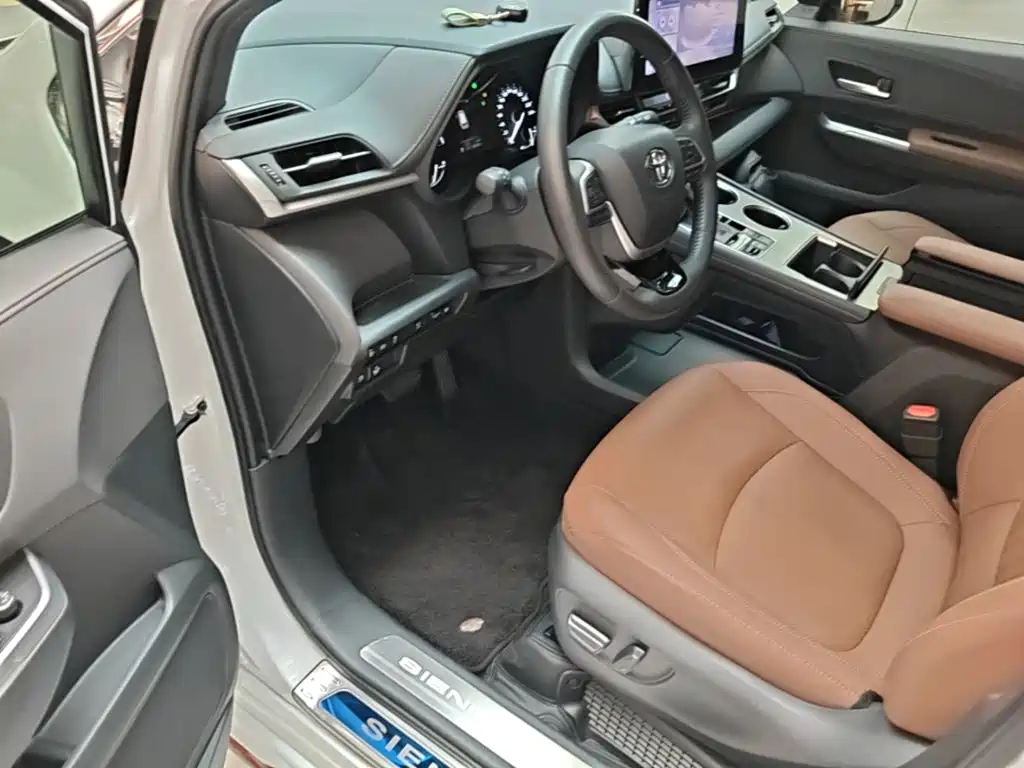 Toyota Sienna — миниатюра 16