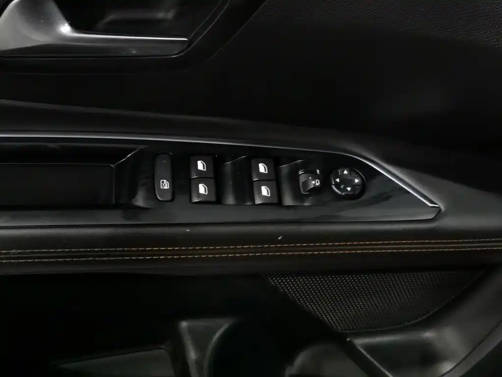 Peugeot 5008 — миниатюра 9