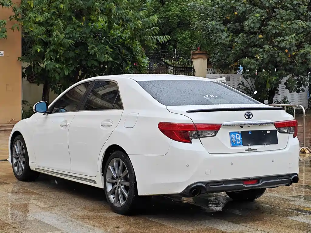 Toyota Reiz — миниатюра 6
