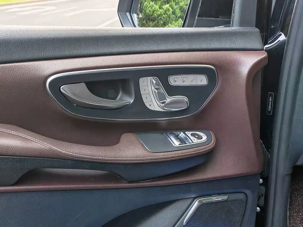 Mercedes-Benz V-Class — миниатюра 15